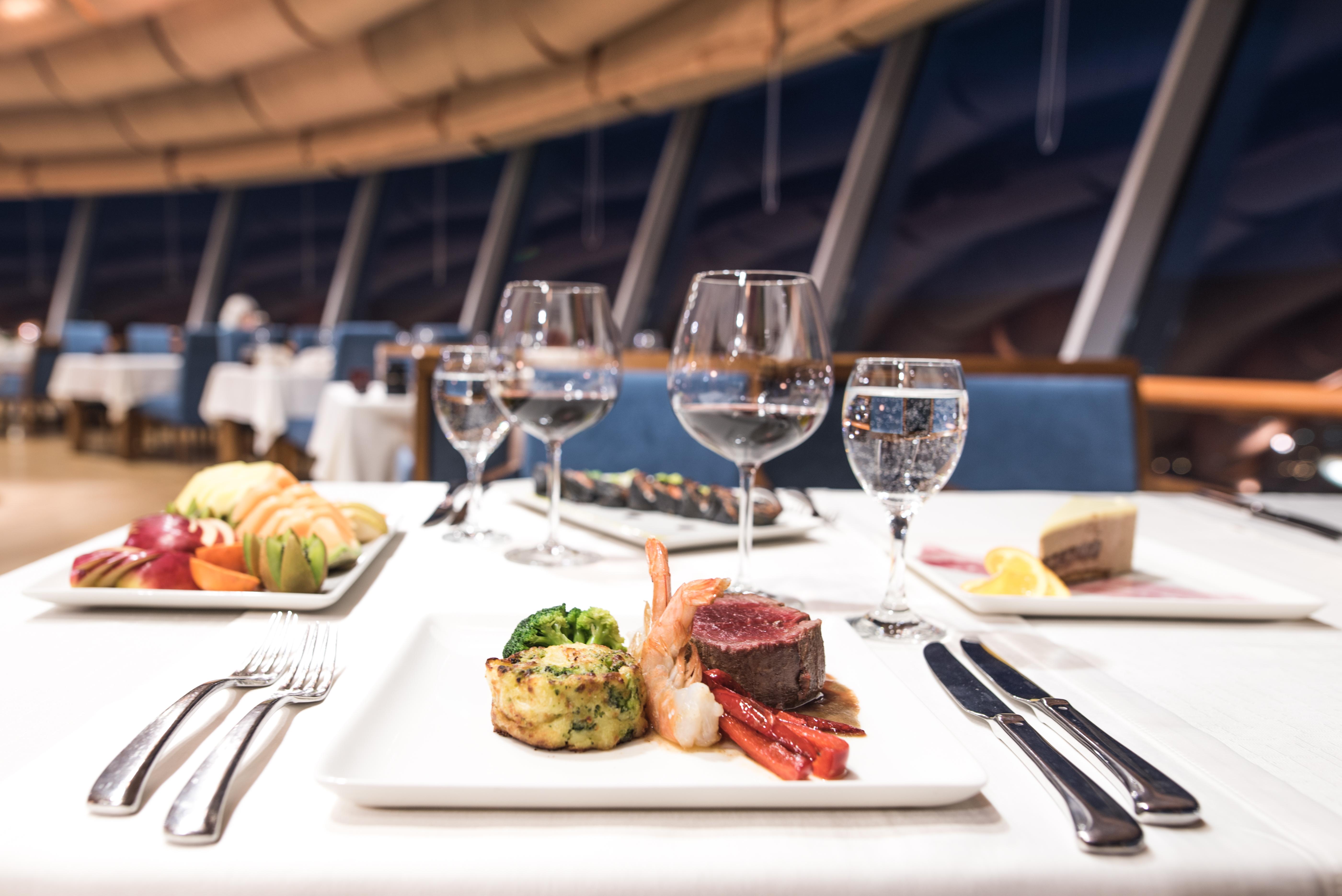 Radon Plaza Hotel Sarajevo Exterior foto A meal served in the First Class cabin of an Airbus A380