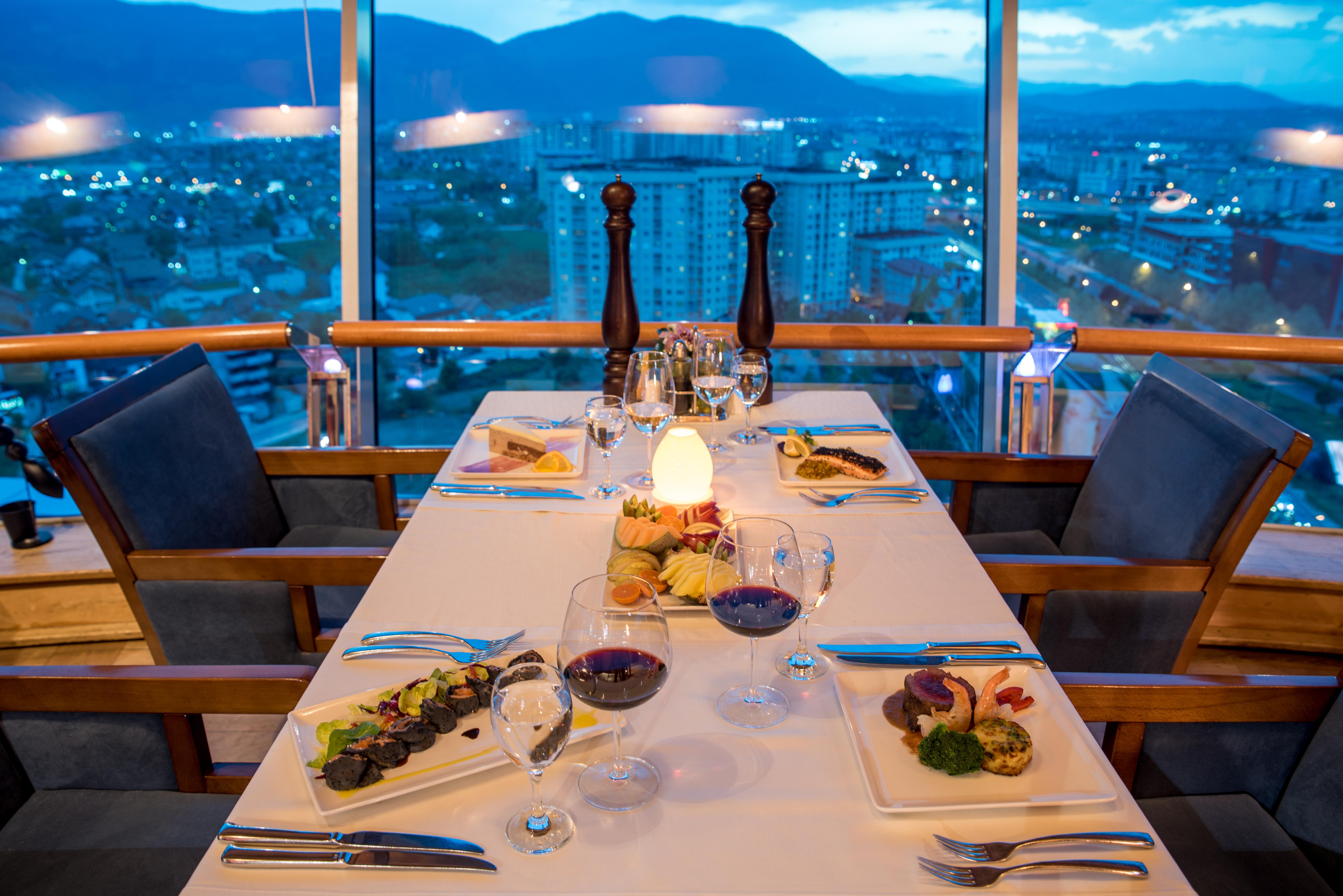 Radon Plaza Hotel Sarajevo Exterior foto The Sky Bar