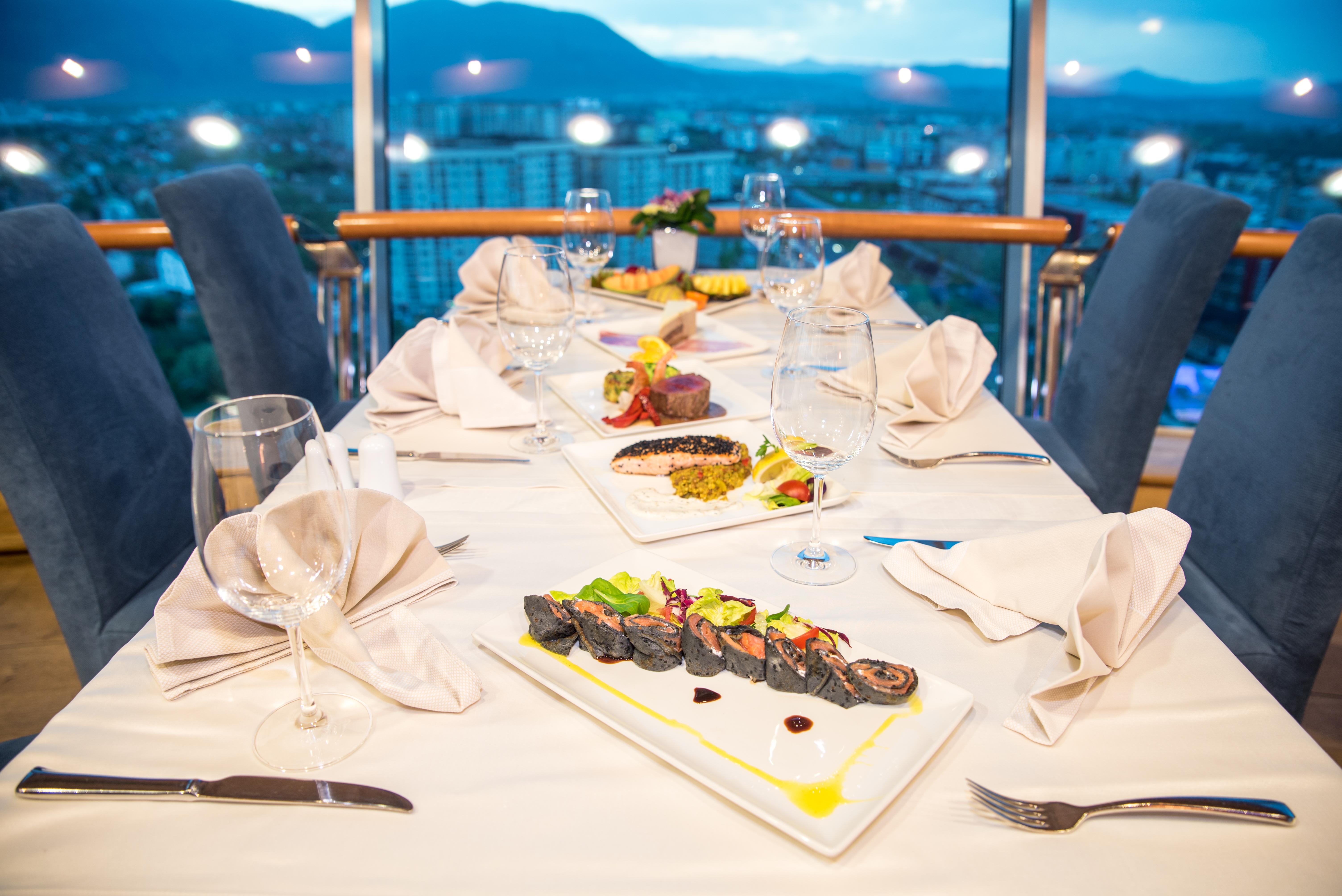 Radon Plaza Hotel Sarajevo Exterior foto A table set for dinner