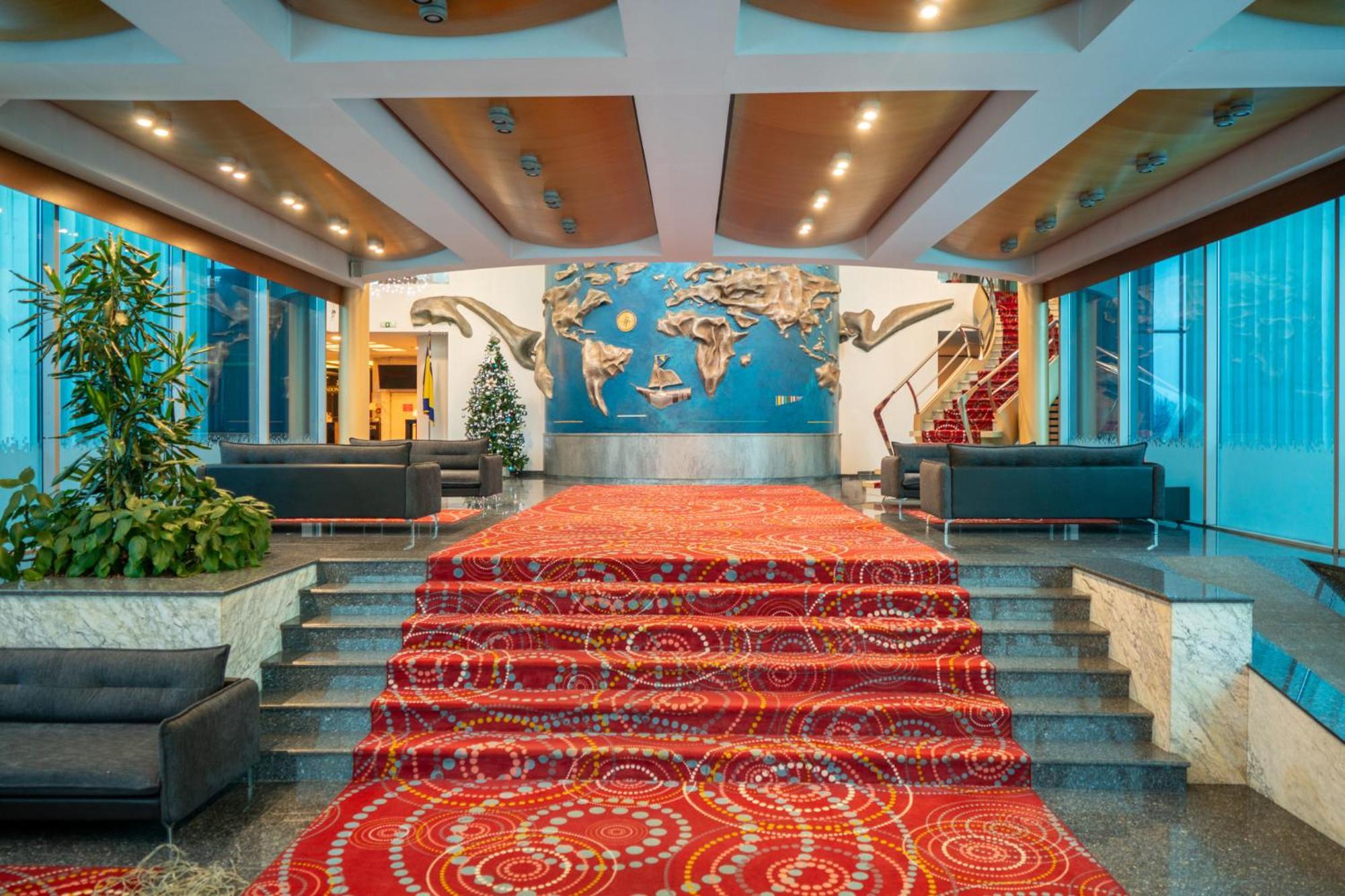 Radon Plaza Hotel Sarajevo Exterior foto Lobby